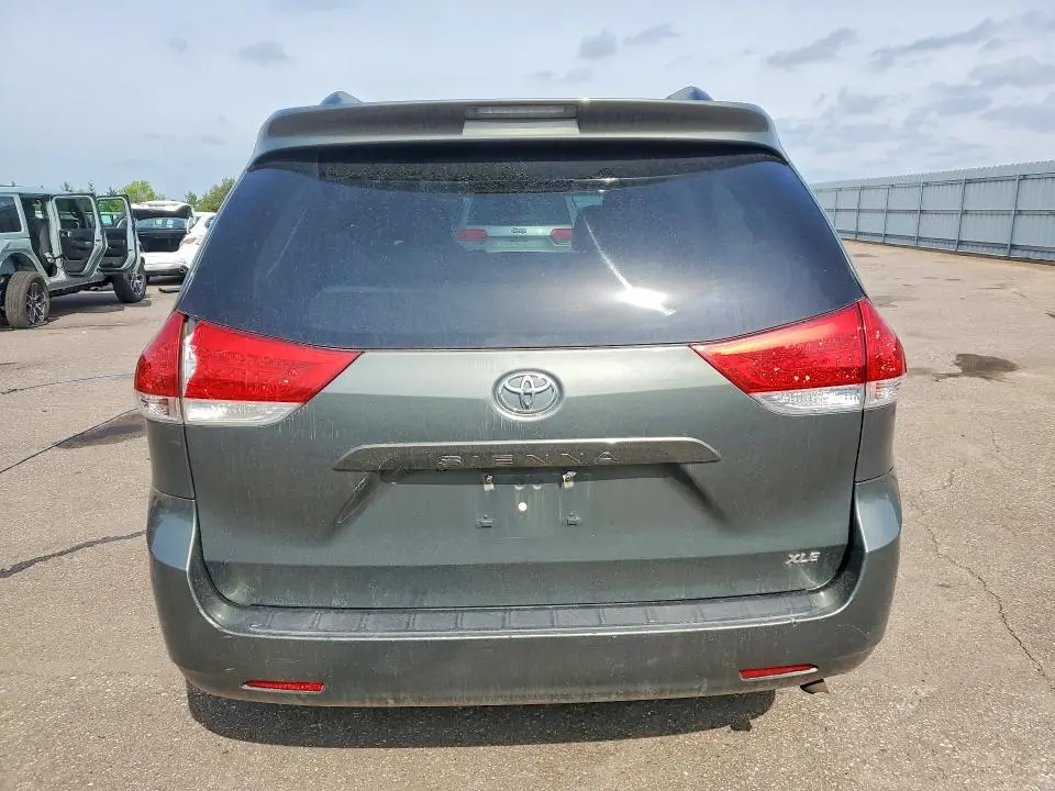 2013 TOYOTA SIENNA XLE  