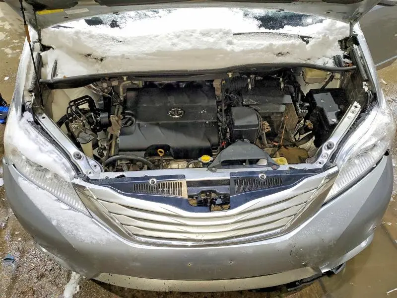 2014 TOYOTA SIENNA XLE  