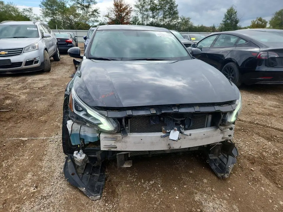 2019 NISSAN ALTIMA SR  