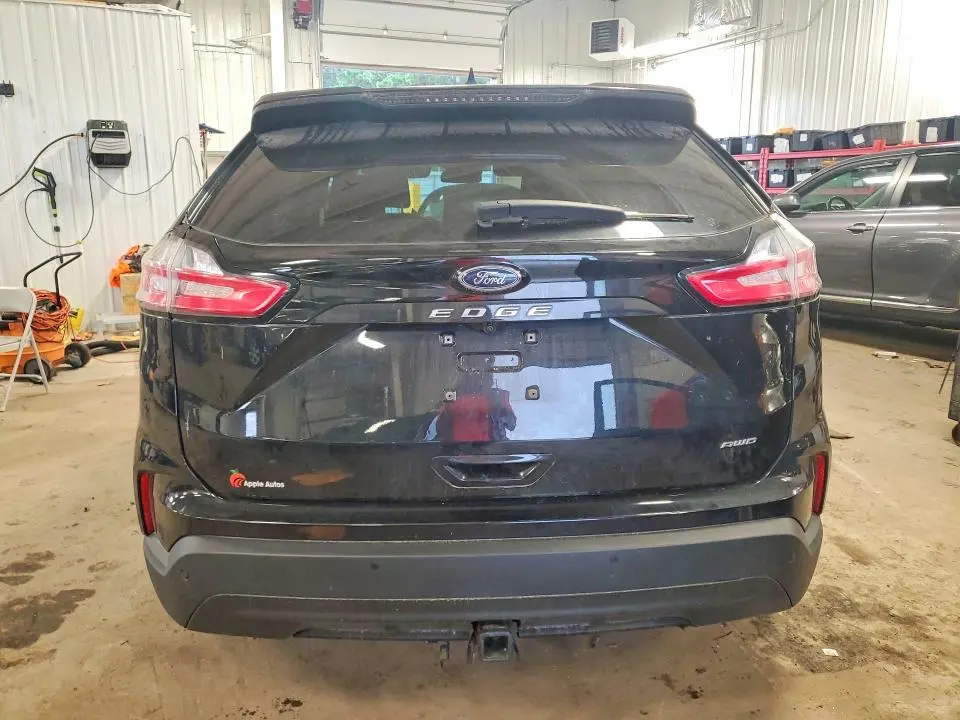 2021 FORD EDGE SE  