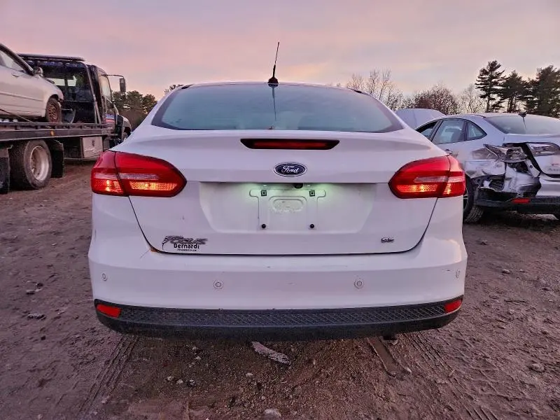 2015 FORD FOCUS SE  