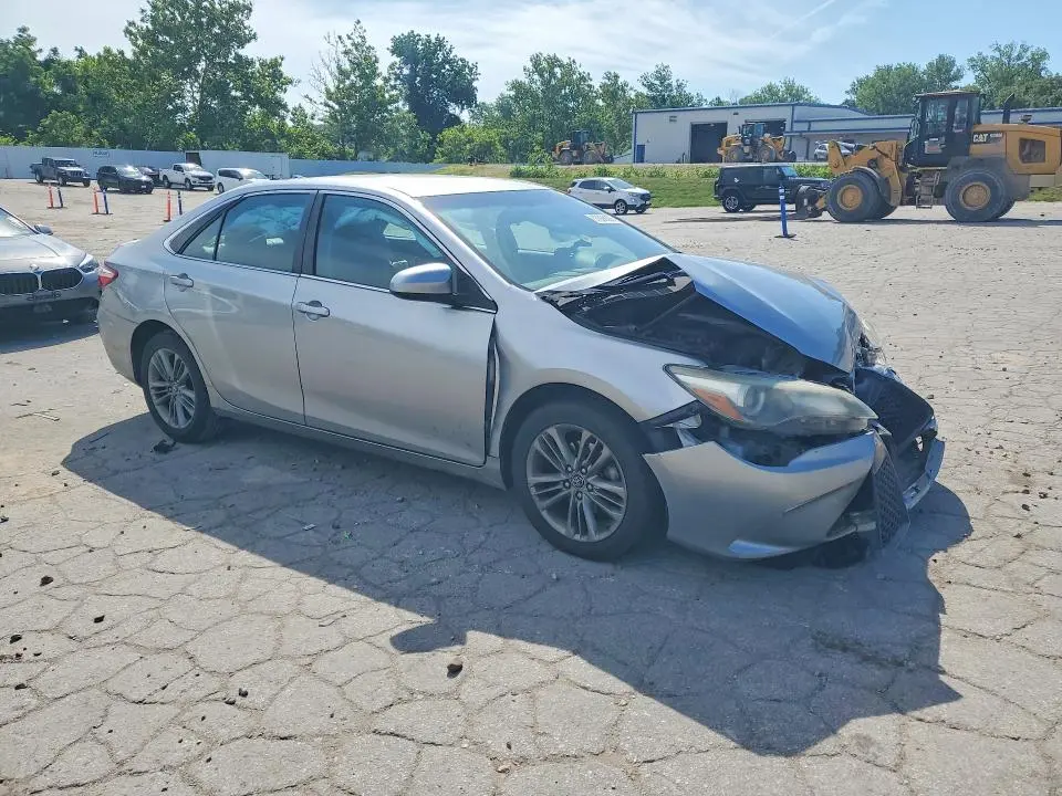 2016 TOYOTA CAMRY SE  