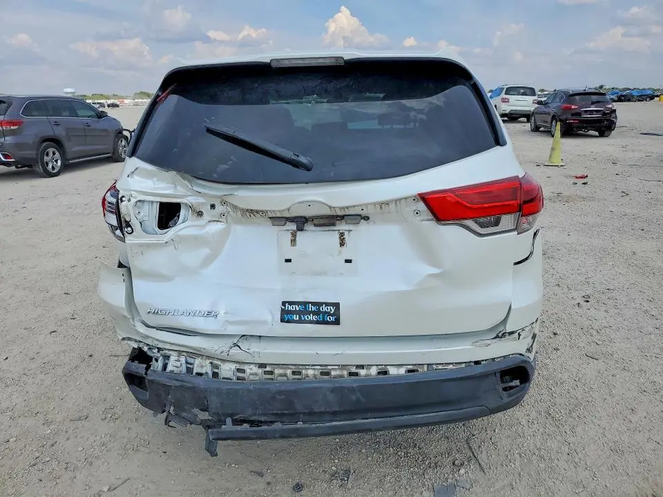 2019 TOYOTA HIGHLANDER LE  