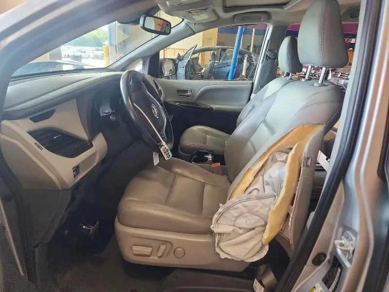 2020 TOYOTA SIENNA XLE 8-PASSENGER  