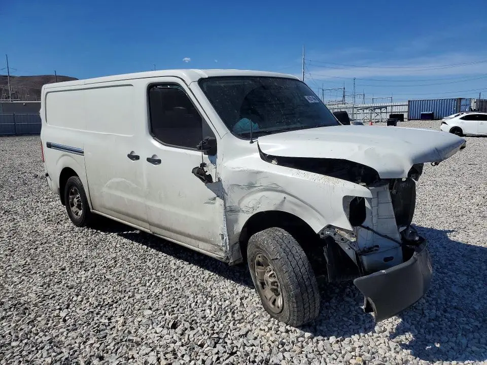 2016 NISSAN NV 2500 HD SV  