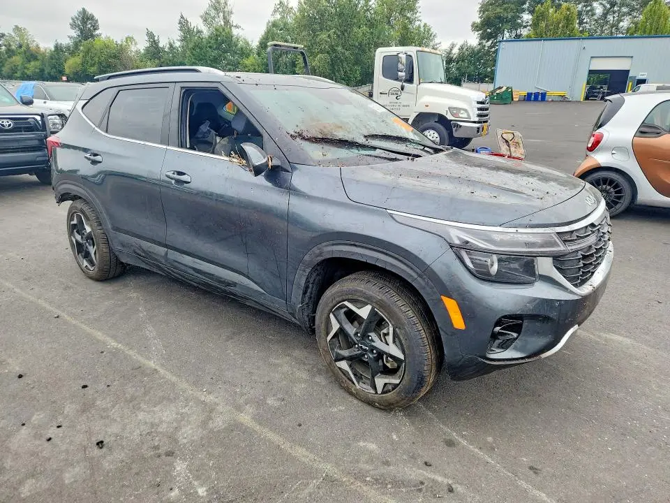 2024 KIA SELTOS EX  