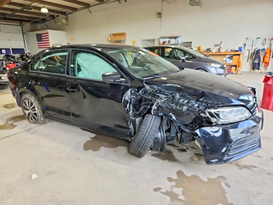 2016 VOLKSWAGEN JETTA SE  