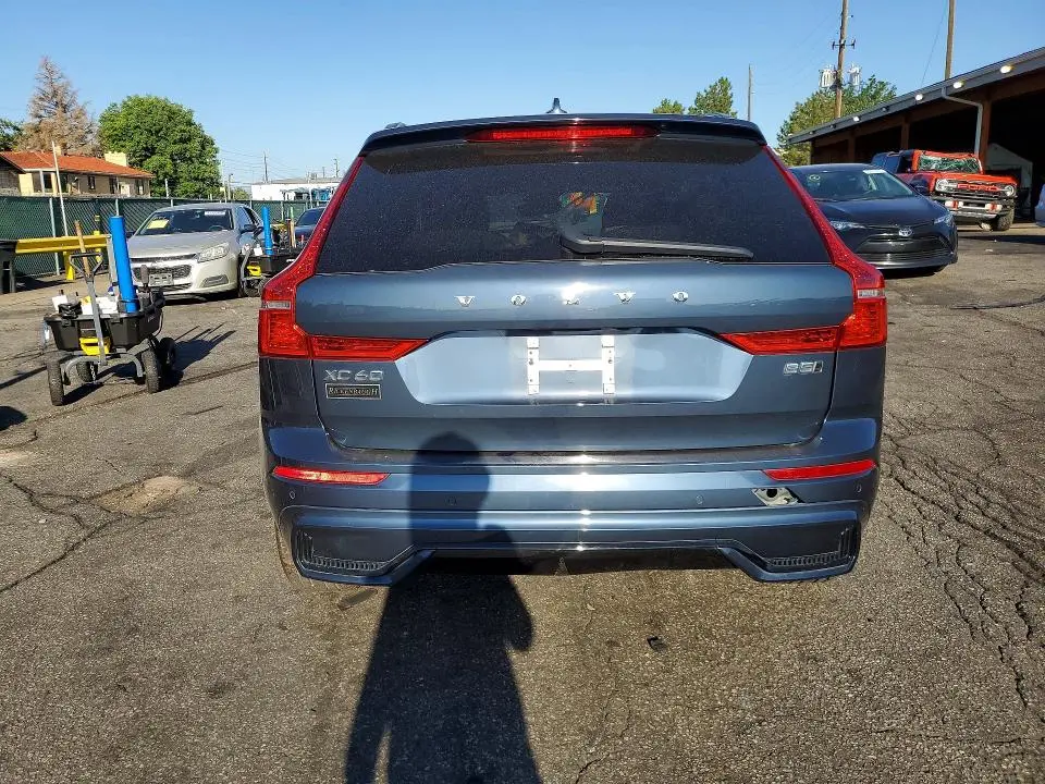 2022 VOLVO XC60 B5 R-DESIGN  