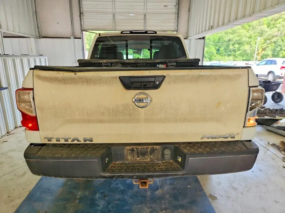 2017 NISSAN TITAN PRO-4X  