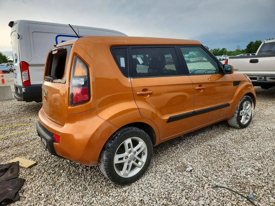 2011 KIA SOUL +  