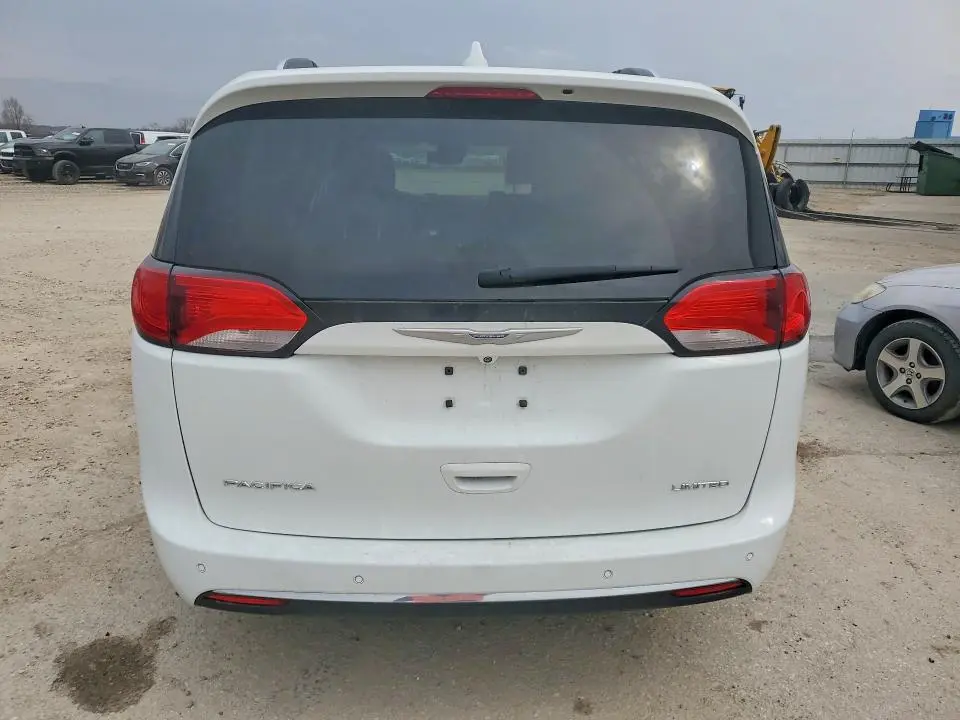 2018 CHRYSLER PACIFICA LIMITED  