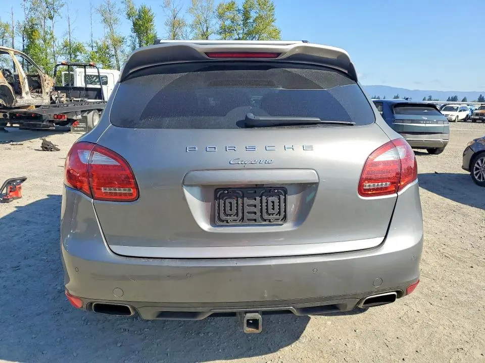 2014 PORSCHE CAYENNE   