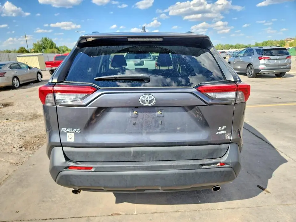 2020 TOYOTA RAV4 LE  