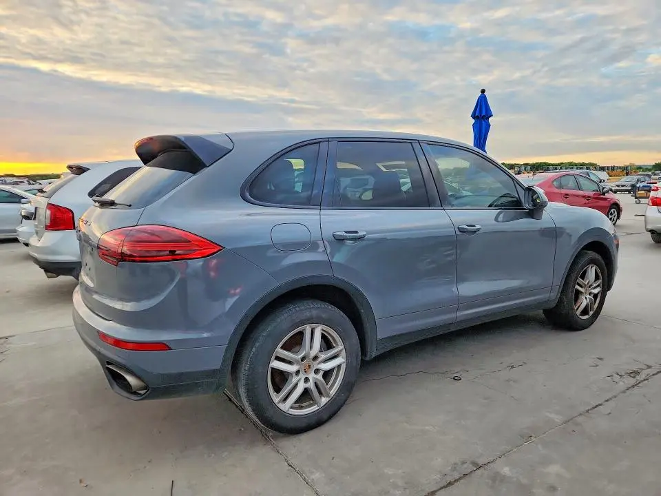 2017 PORSCHE CAYENNE   