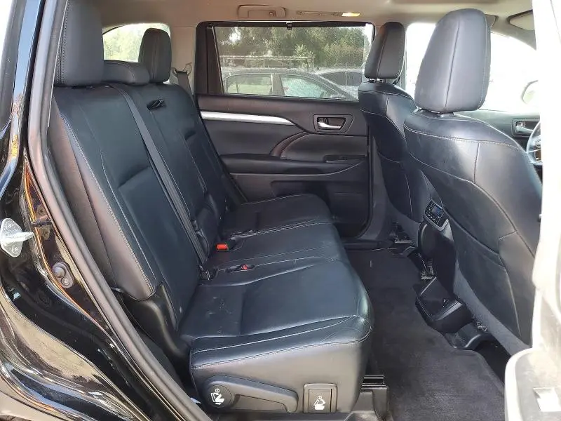 2015 TOYOTA HIGHLANDER XLE  
