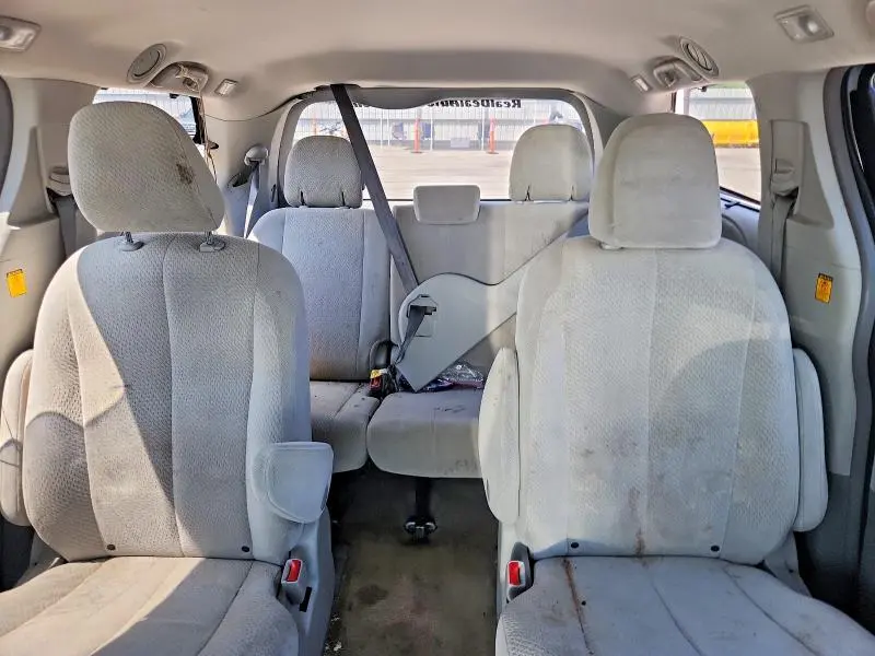 2013 TOYOTA SIENNA LE  