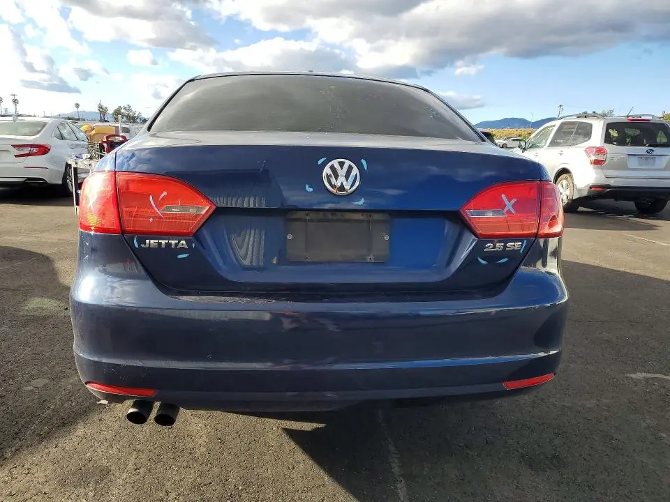 2011 VOLKSWAGEN JETTA SE  