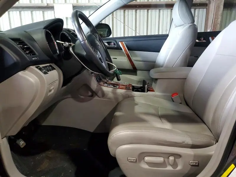 2013 TOYOTA HIGHLANDER LIMITED  