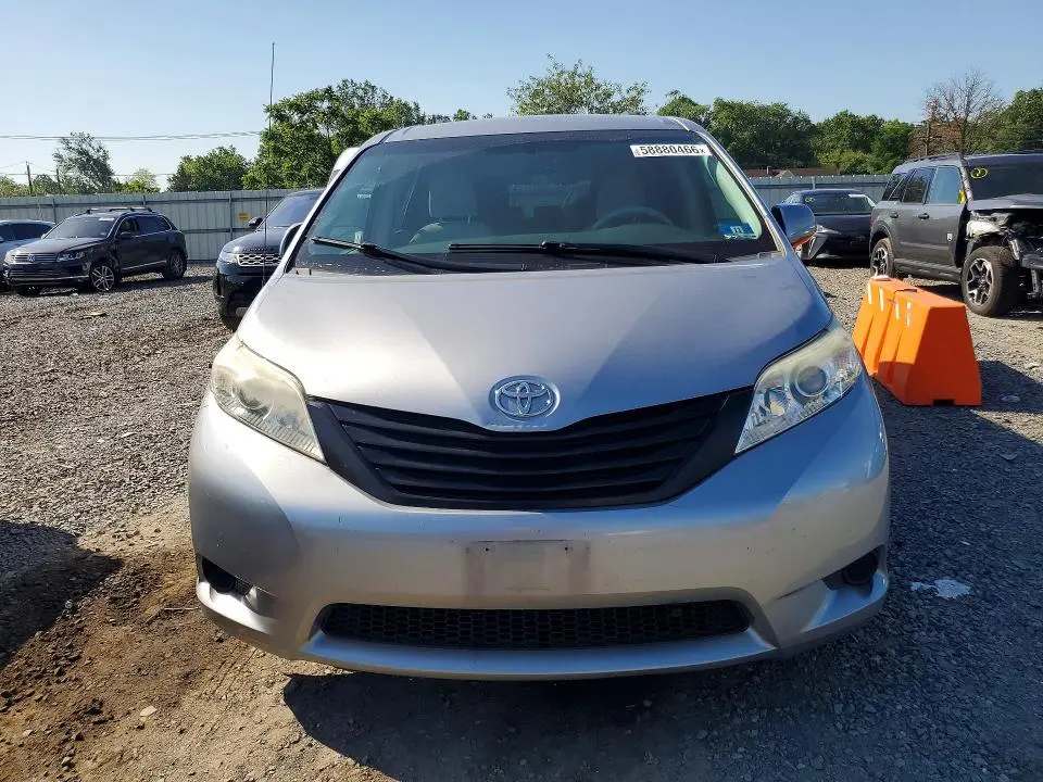 2011 TOYOTA SIENNA LE  