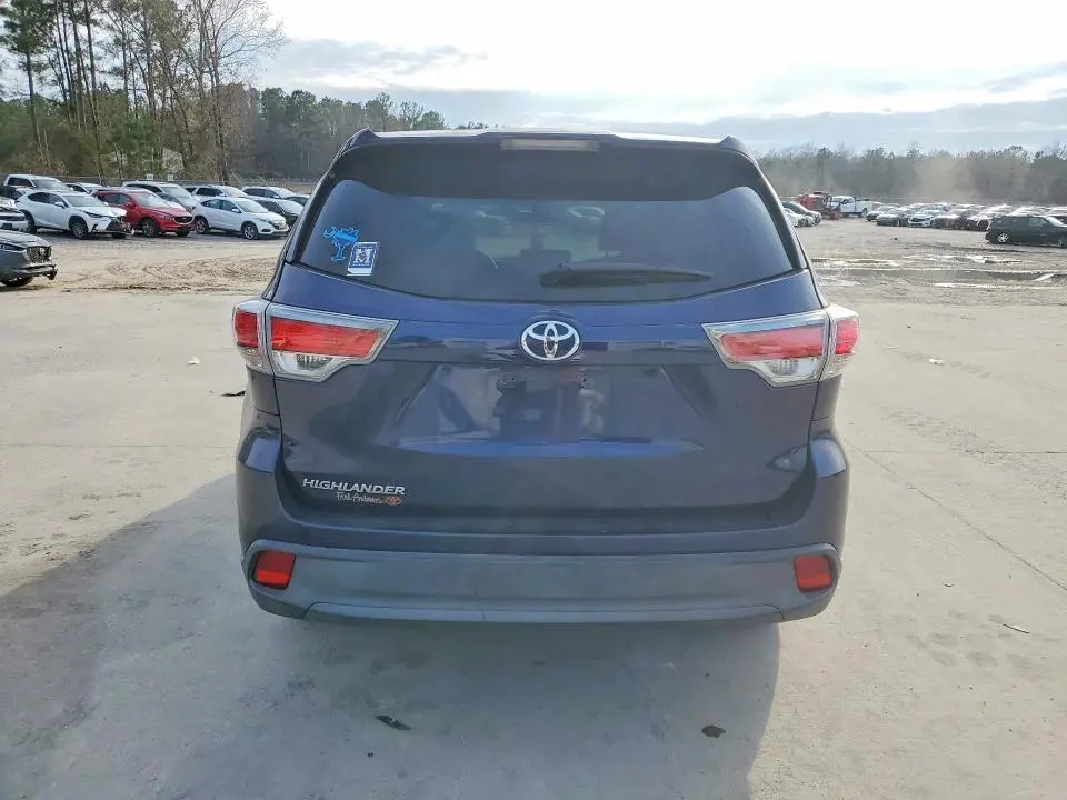 2016 TOYOTA HIGHLANDER LE  