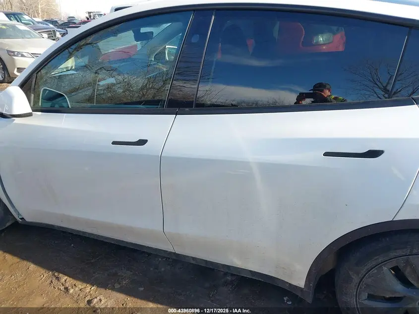 2024 TESLA MODEL Y RWD