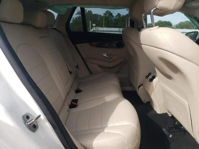 2022 MERCEDES-BENZ GLC 300  