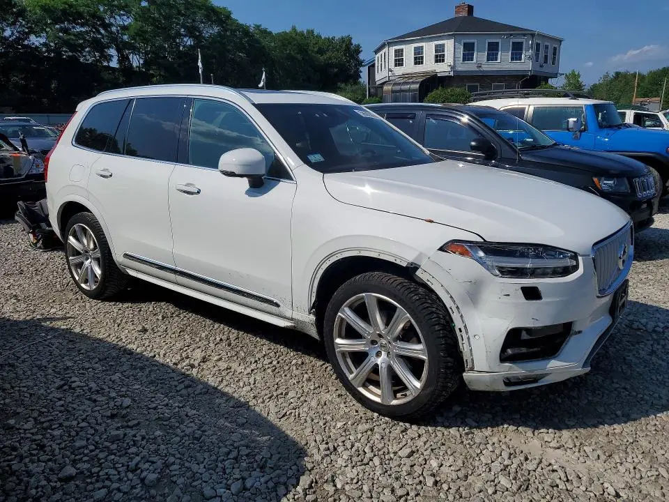 2017 VOLVO XC90 T6  