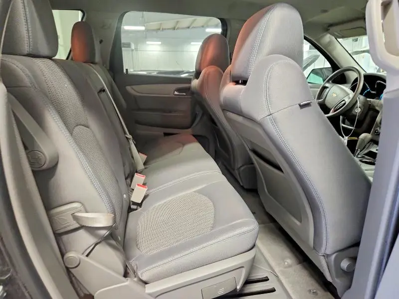 2017 CHEVROLET TRAVERSE LS  
