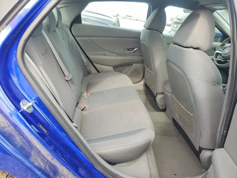 2022 HYUNDAI ELANTRA SE  