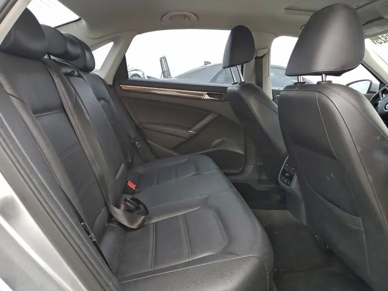 2017 VOLKSWAGEN PASSAT SE  