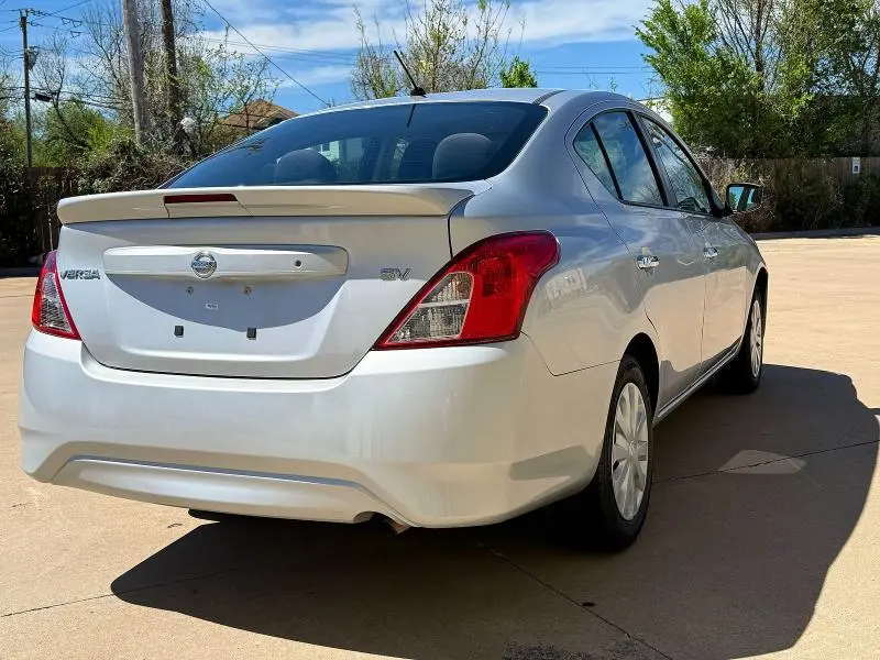 2018 NISSAN VERSA SV  