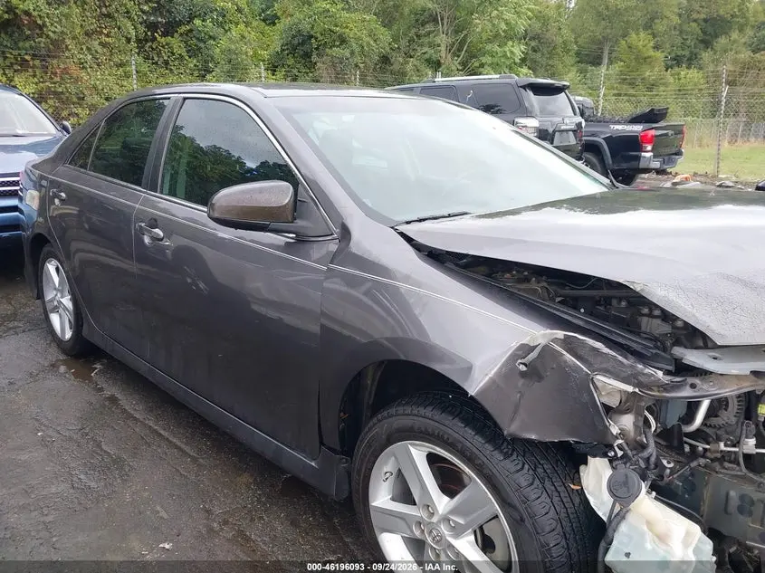 2014 TOYOTA CAMRY SE