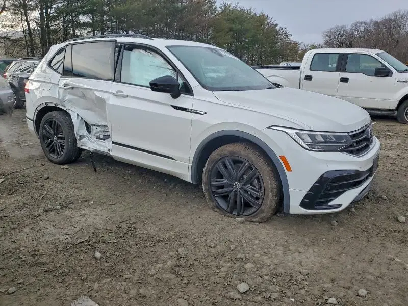 2022 VOLKSWAGEN TIGUAN SE R-LINE BLACK  
