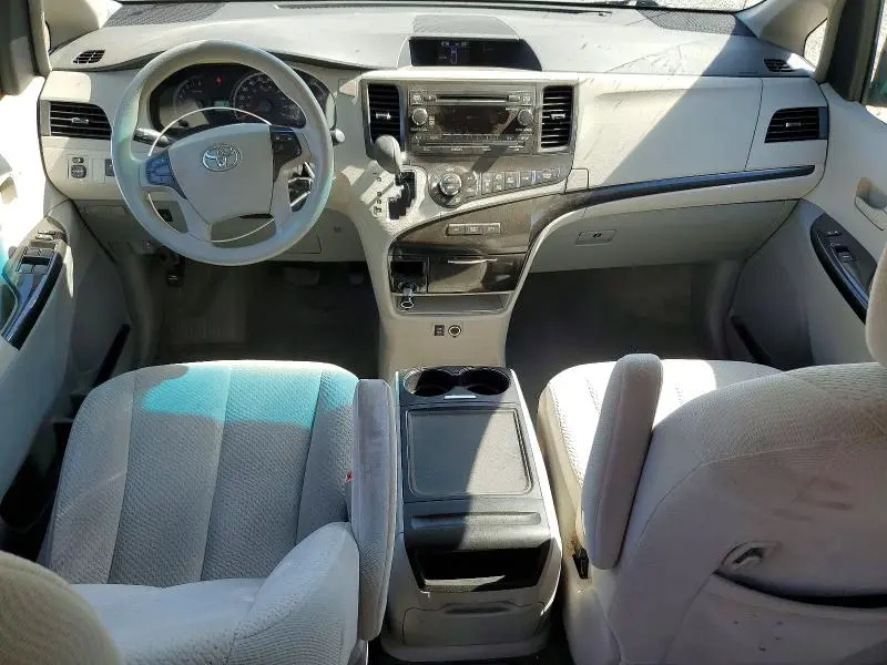 2014 TOYOTA SIENNA LE 8-PASSENGER  