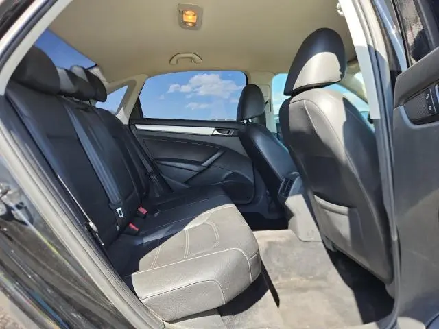 2013 VOLKSWAGEN PASSAT SE  