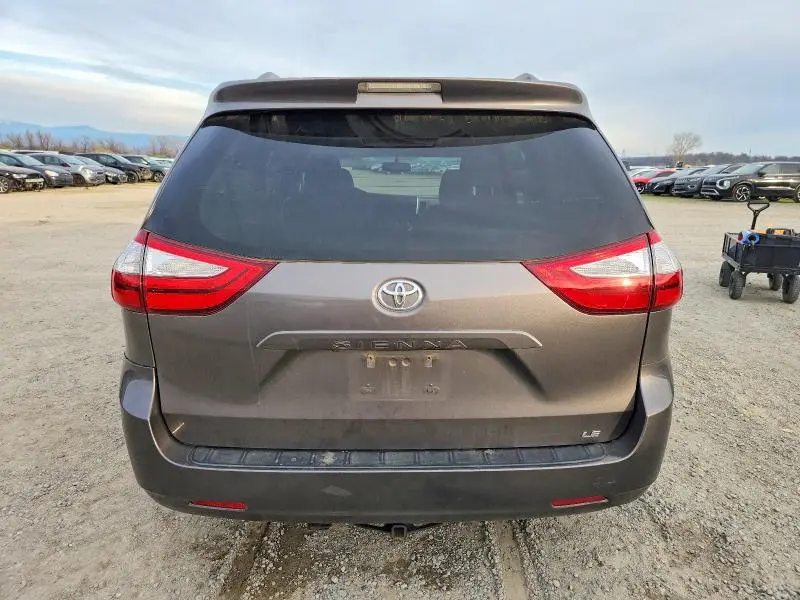 2016 TOYOTA SIENNA LE  