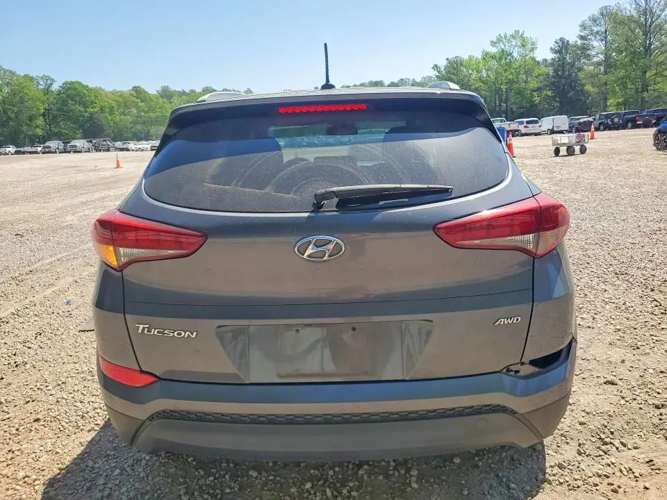 2016 HYUNDAI TUCSON SE  