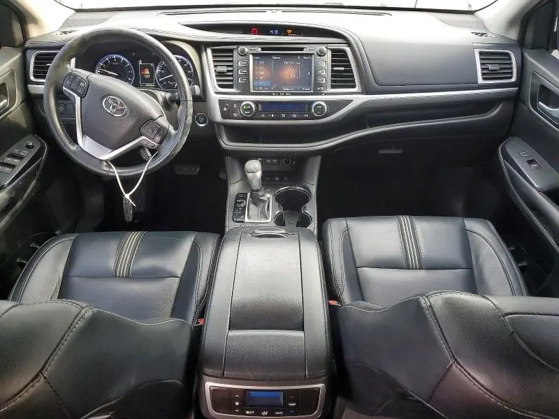 2017 TOYOTA HIGHLANDER SE  