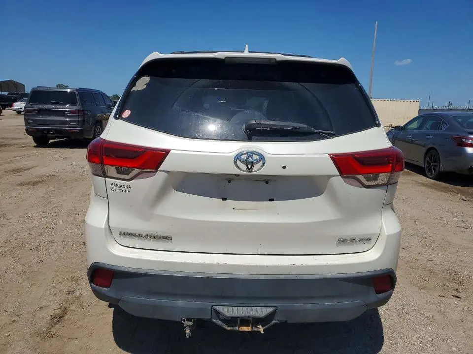 2018 TOYOTA HIGHLANDER XLE  
