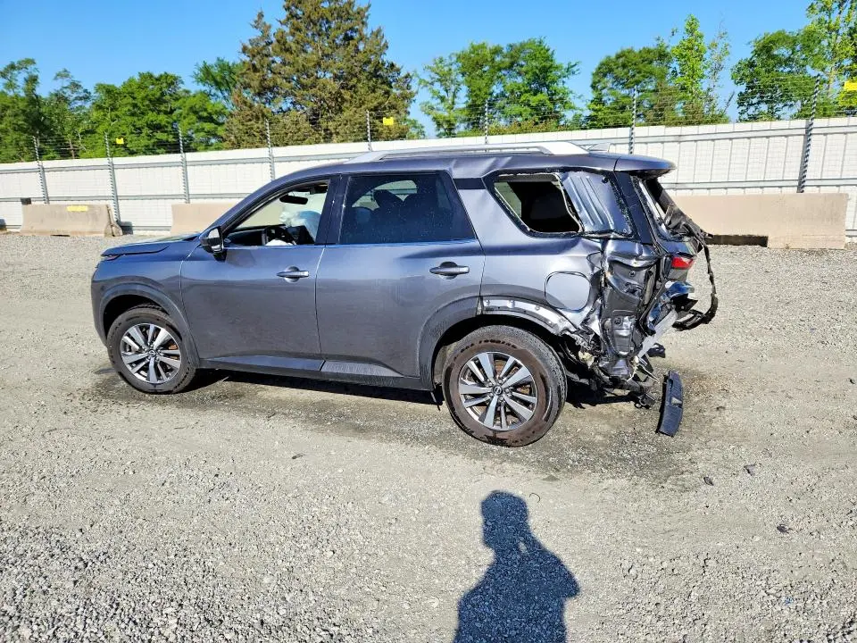 2023 NISSAN PATHFINDER SL  