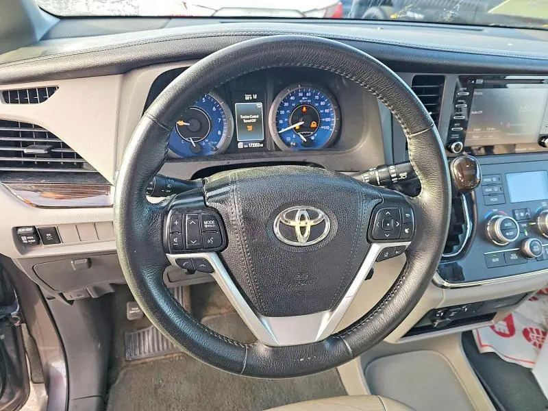 2018 TOYOTA SIENNA XLE 8-PASSENGER  