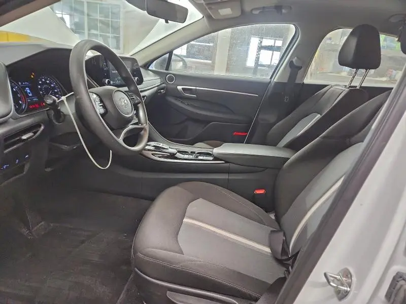 2022 HYUNDAI SONATA SE  