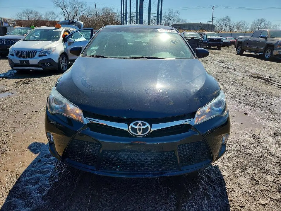 2015 TOYOTA CAMRY SE  