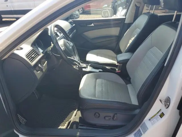 2015 VOLKSWAGEN PASSAT SE  