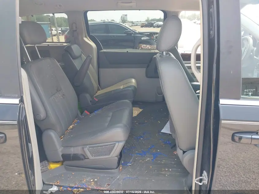 2010 CHRYSLER TOWN & COUNTRY TOURING