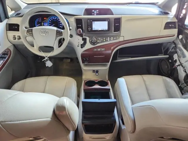 2013 TOYOTA SIENNA XLE  