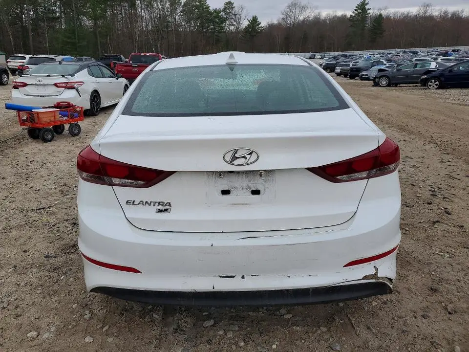 2018 HYUNDAI ELANTRA SE  