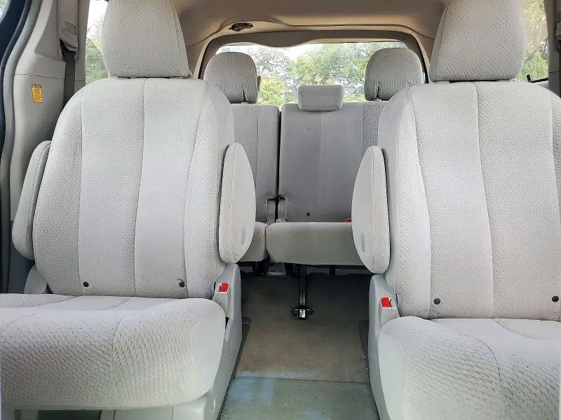 2012 TOYOTA SIENNA LE  