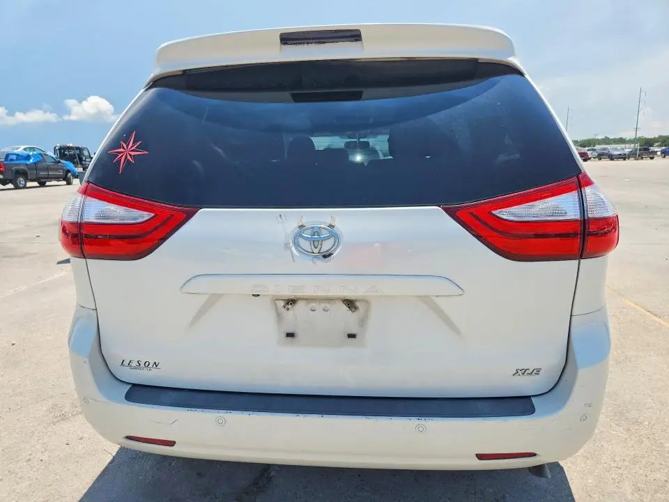 2016 TOYOTA SIENNA XLE 8-PASSENGER  