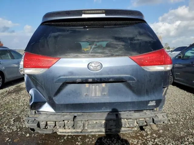 2014 TOYOTA SIENNA LE  